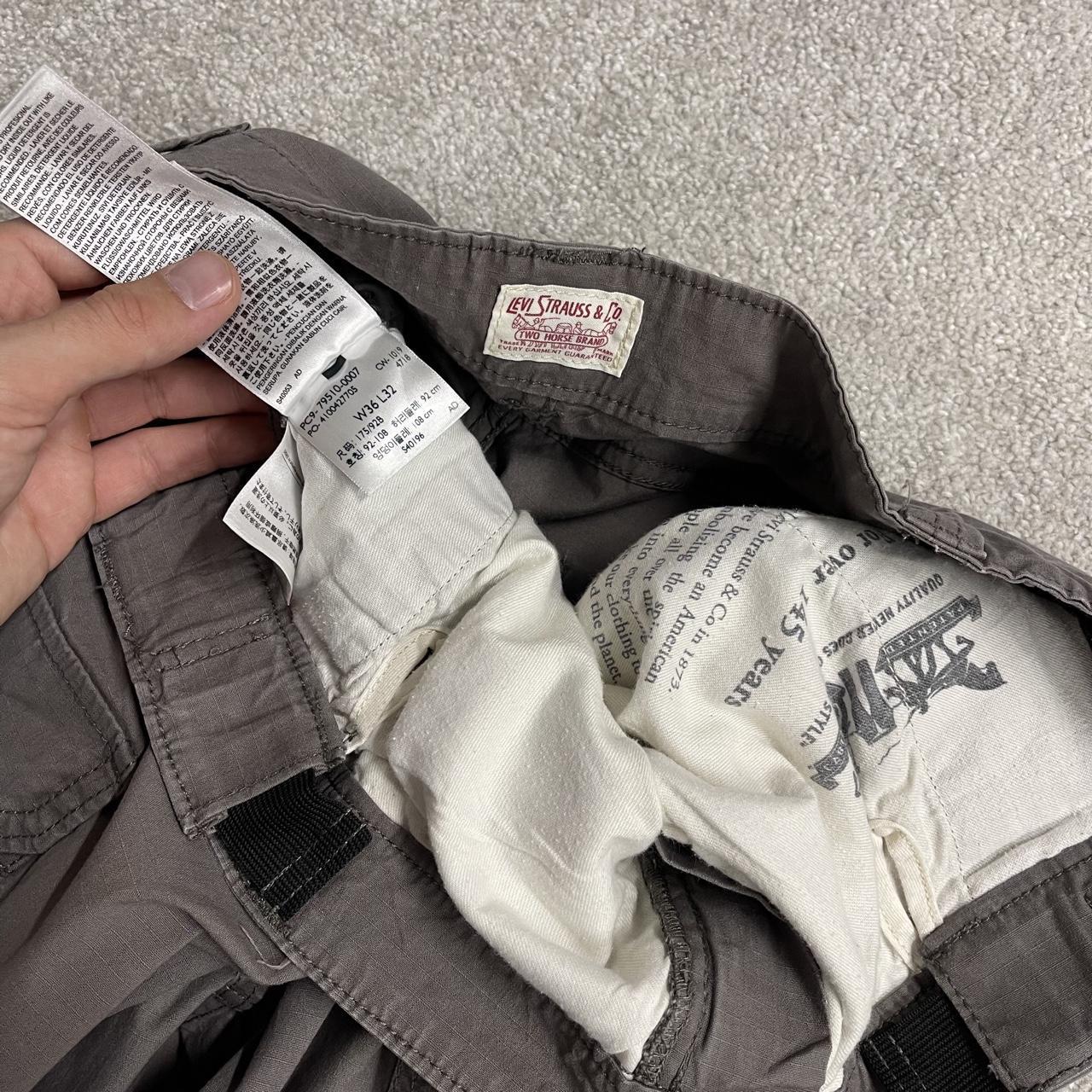 Levi’s cargo pants y2k grey W36L30 Straight leg work pants, white tab logo