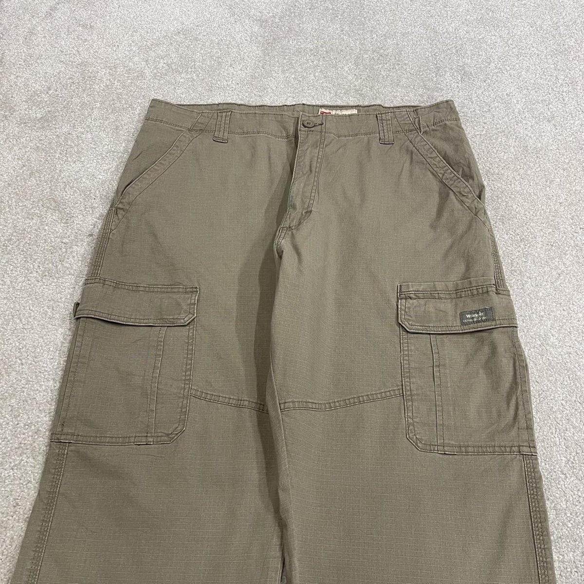Wrangler cargo pants relaxed fit y2k khaki grey Lightweight straight leg relaxed skater work pants
