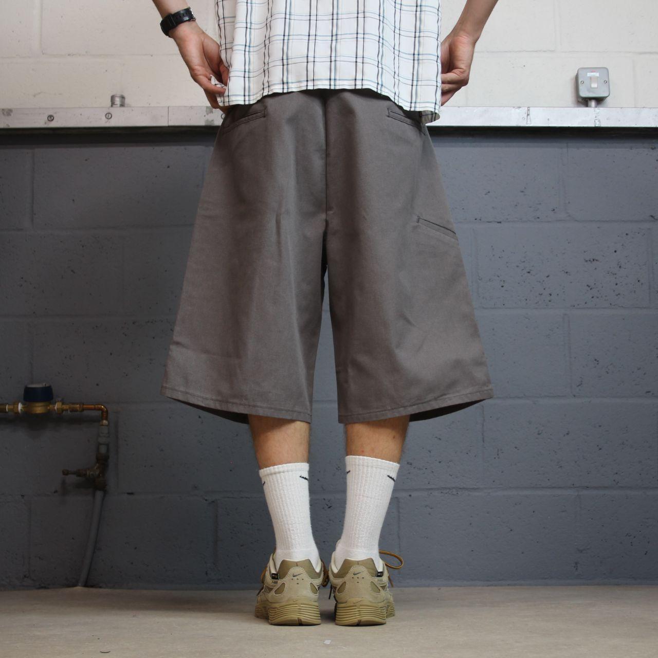Dickies baggy carpenter chino shorts y2k grey Long skater style surf shorts over knee