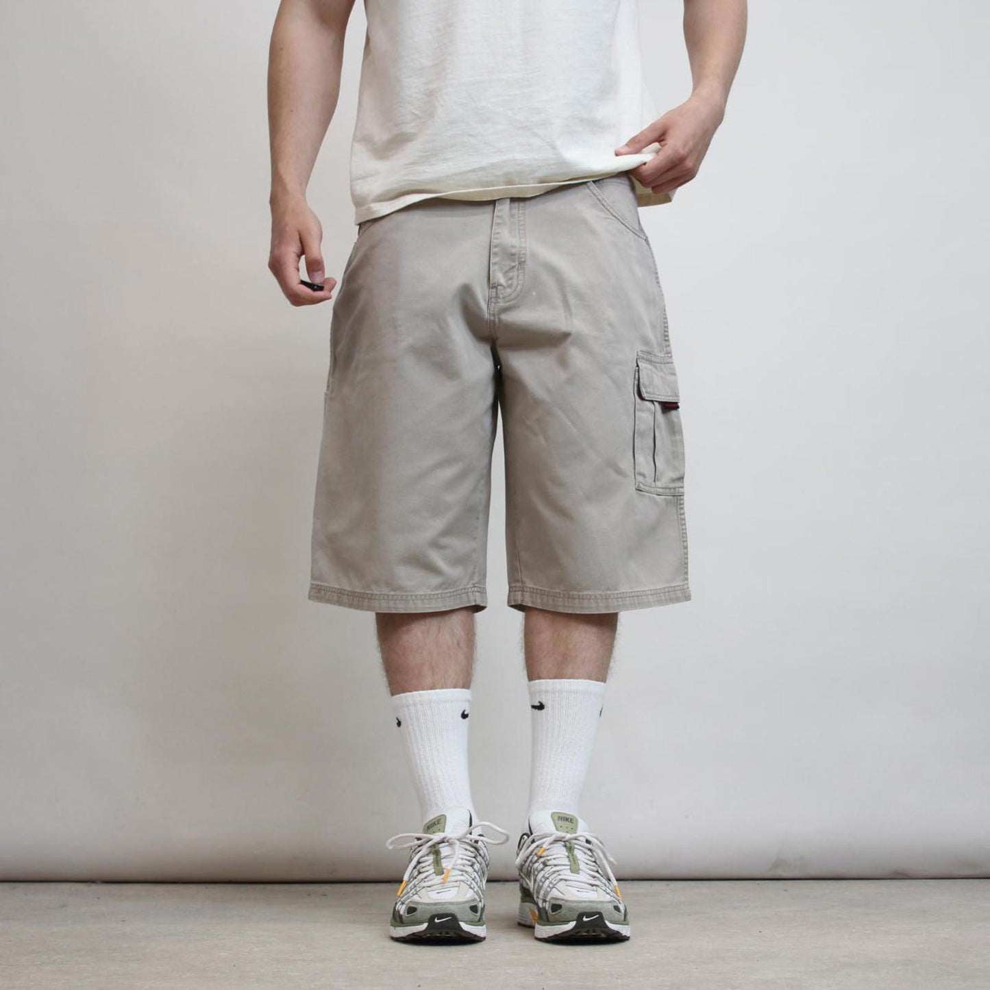 Beige baggy FUBU cargo shorts W36 loose carpenter 90s style skater shorts