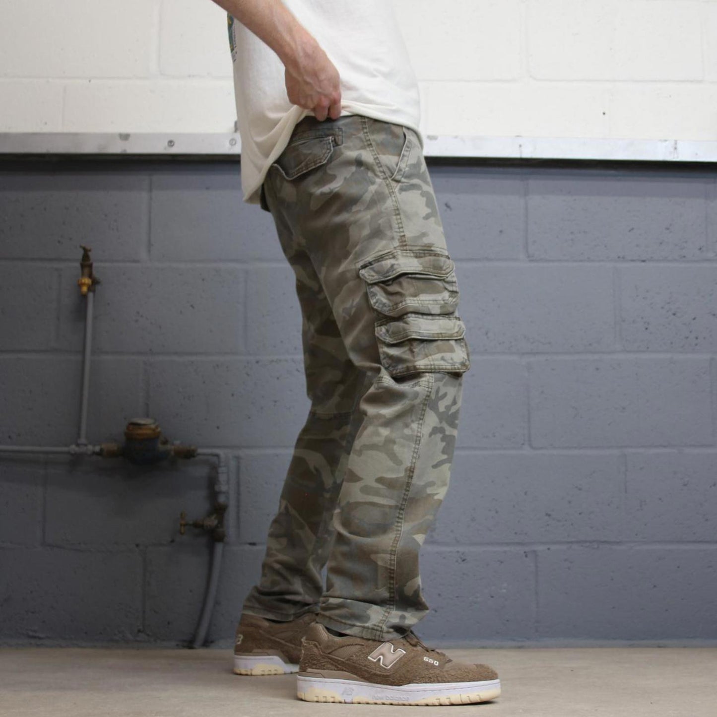 Camo Wrangler cargo pants W36L30 faded green forest camouflage straight y2k style carpenter trousers