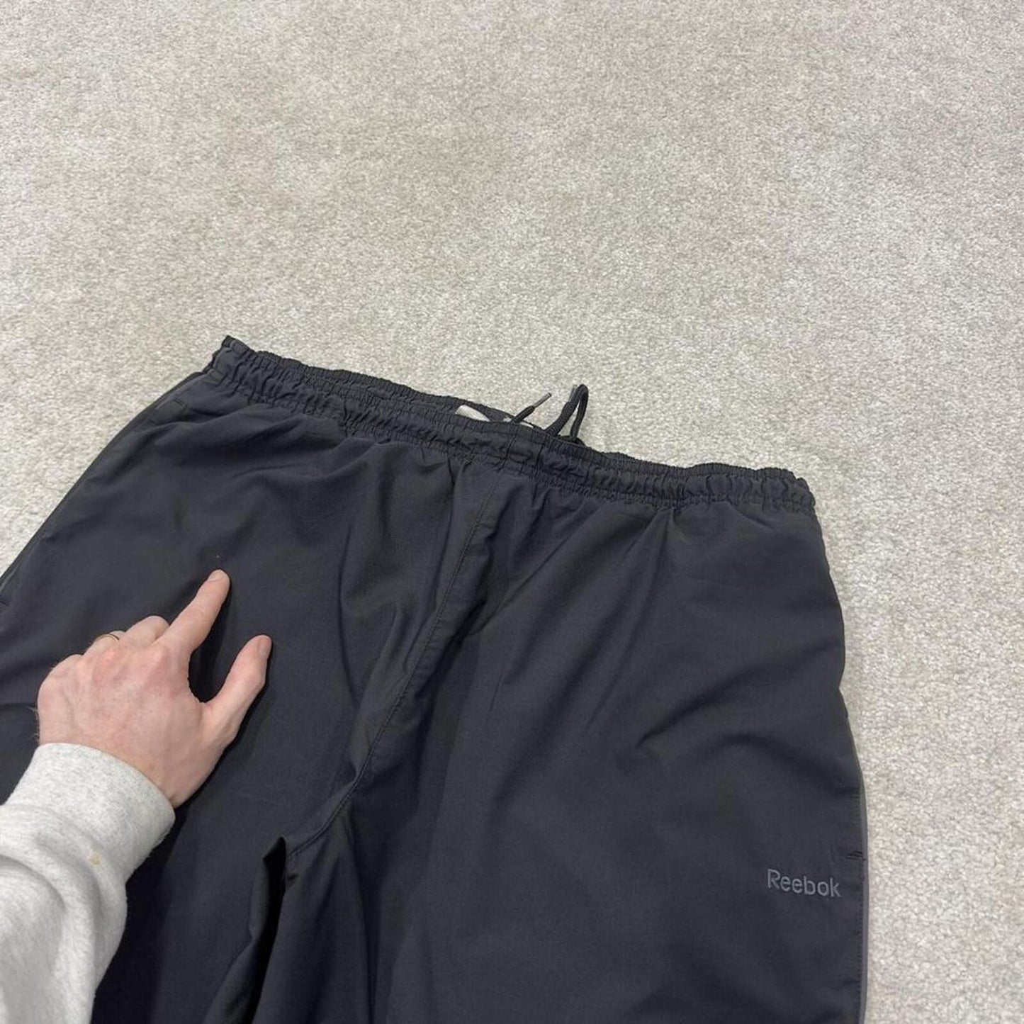 Reebok baggy tracksuit bottoms loose black Mesh lined embroidered drawstring track pants