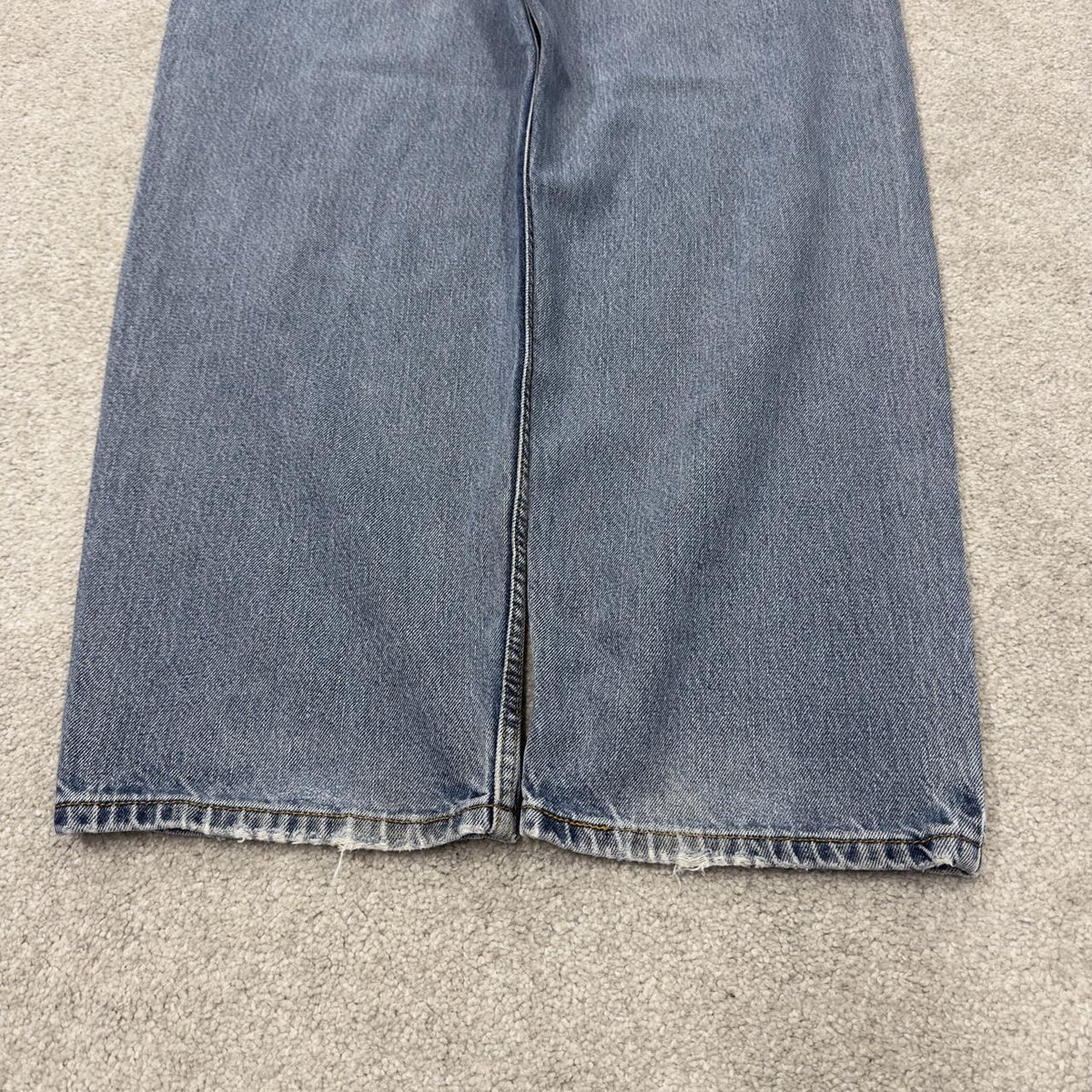 Levi’s 550 jeans Y2K blue relaxed denim Levi’s loose leg 2000s style pants red tab logo