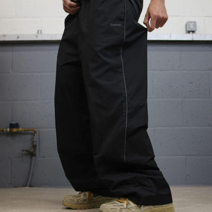 Reebok baggy tracksuit bottoms loose black Mesh lined embroidered drawstring track pants