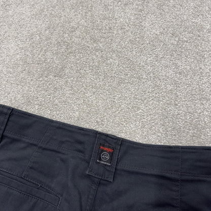Wrangler cargo pants y2k black Straight leg skater work pants 32x32