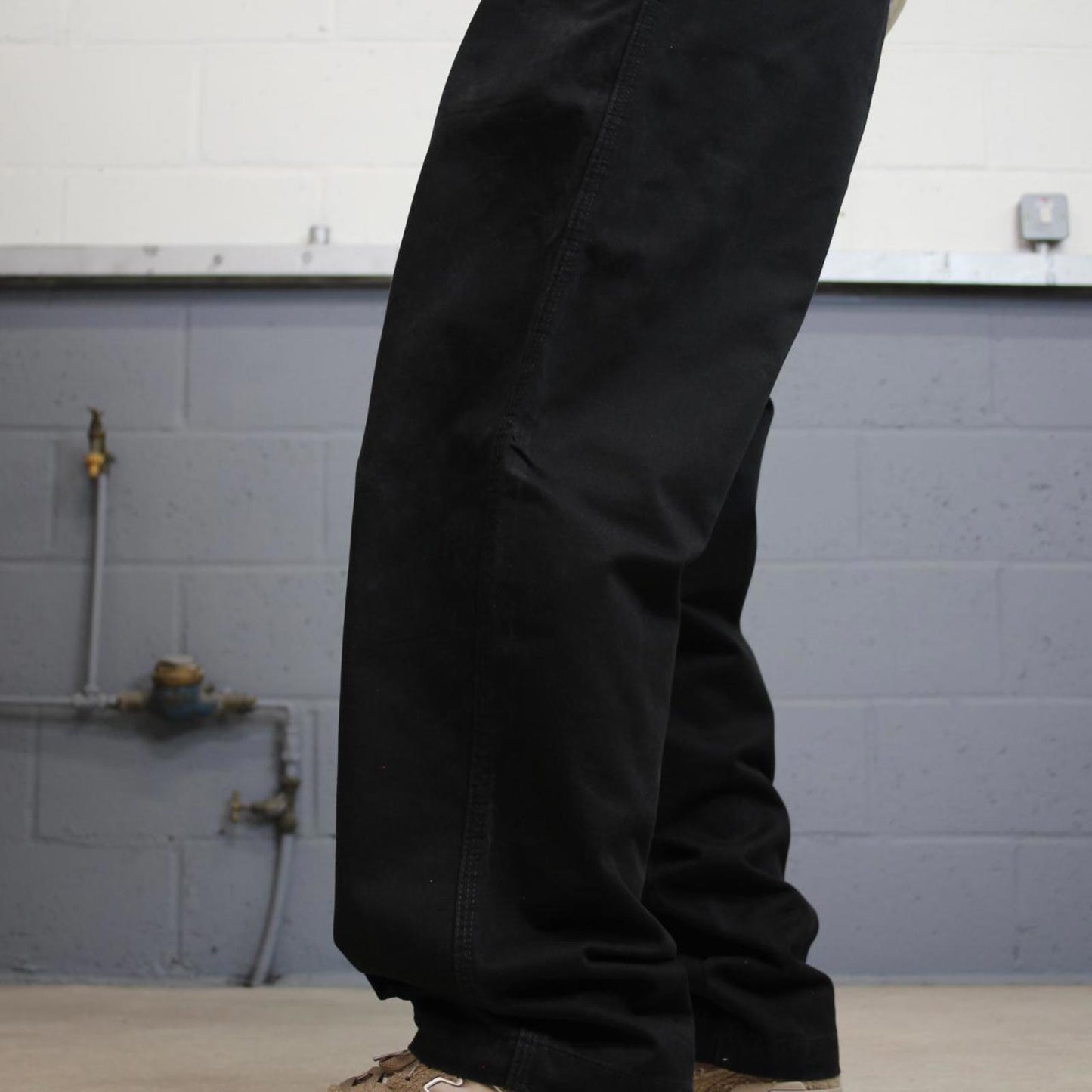Baggy black pleated Carhartt pants W38L30
