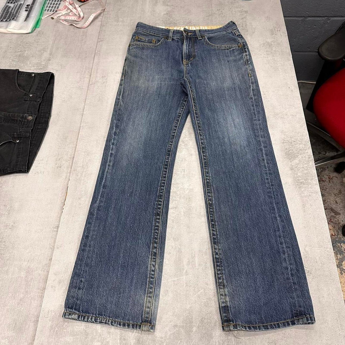 Blue Ecko Unltd jeans W30L31 90s style hip hop trousers rear pocket designs
