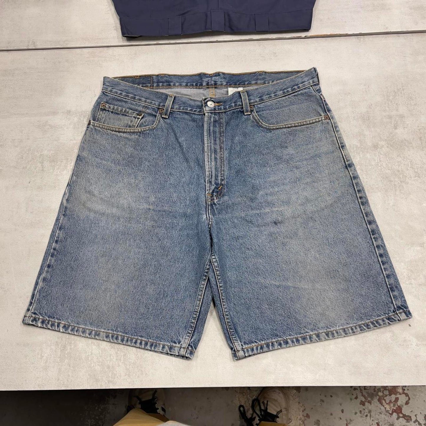Mens Levi’s denim shorts W38