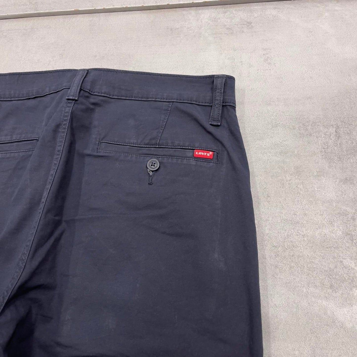 Mens Navy Levis shorts W32