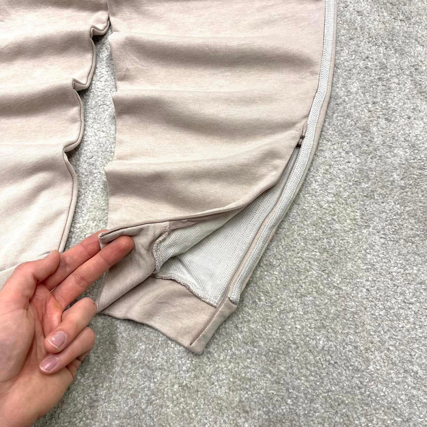 Y2k 00s Adidas joggers stripes S loose beige sweatpants side stripes gym wear