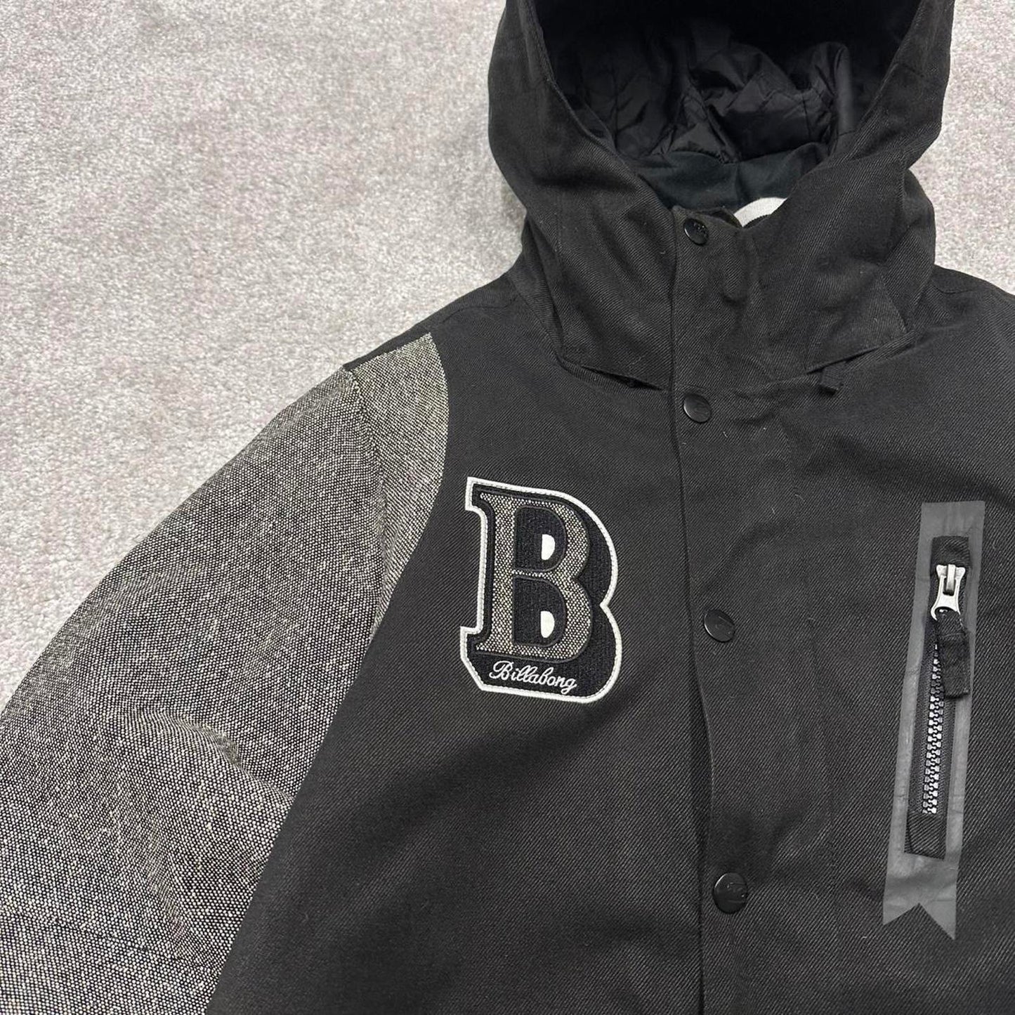 00s Billabong technical ski jacket M women's y2k varsity style hooded snow boarding coat winter