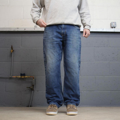 Vintage blue Carhartt jeans W36L32 relaxed denim 90s style skater jeans patch logo