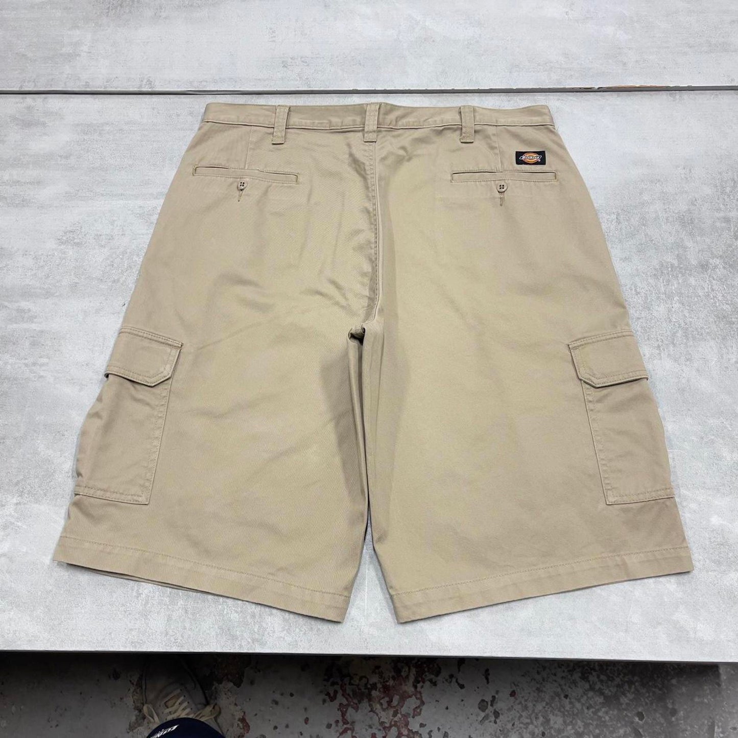 Baggy khaki Dickies cargo shorts W38