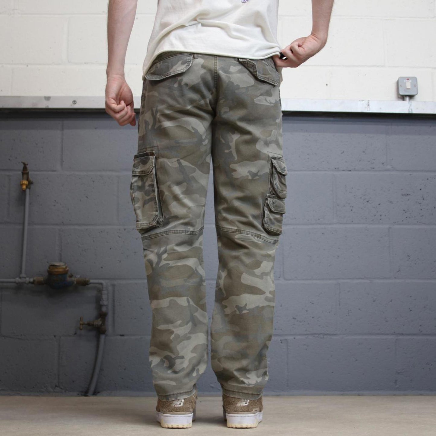 Camo Wrangler cargo pants W36L30 faded green forest camouflage straight y2k style carpenter trousers