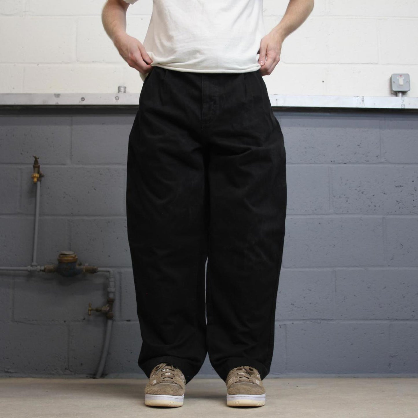 Baggy black pleated Carhartt pants W38L30
