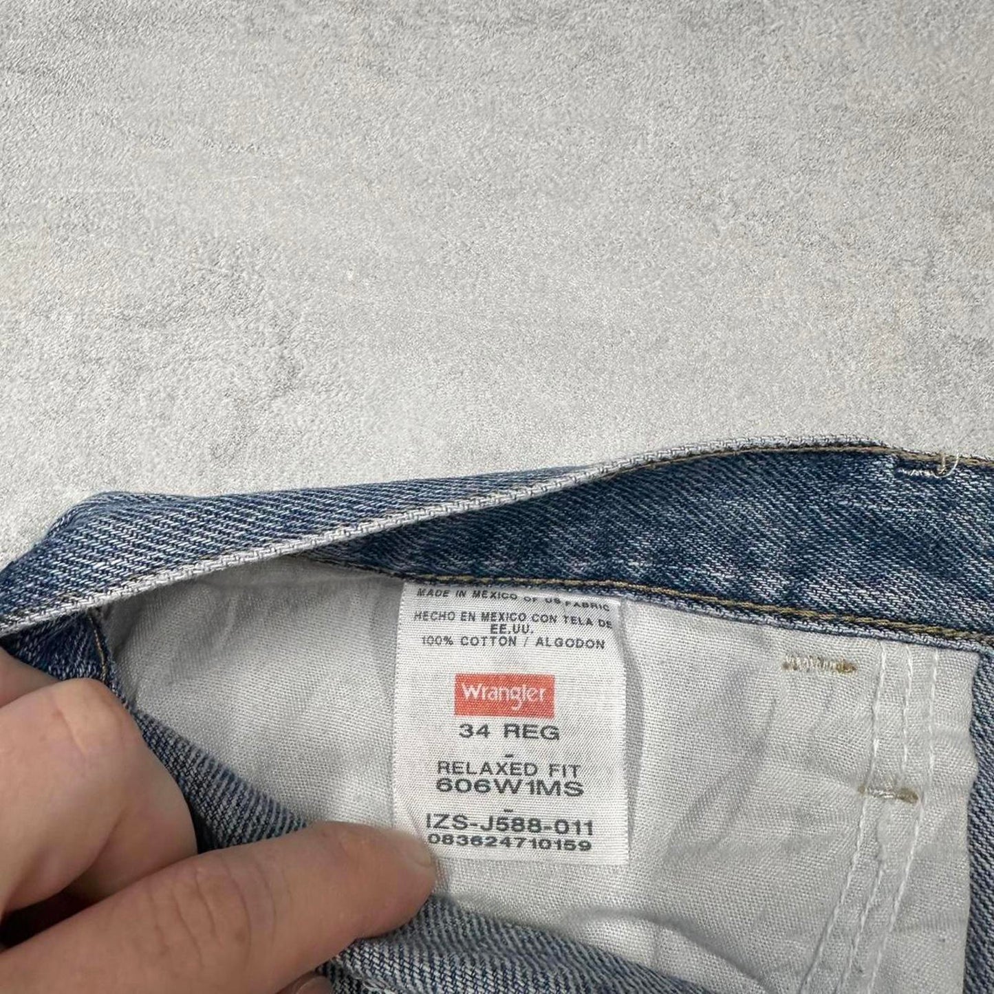 Loose Wrangler jorts W34