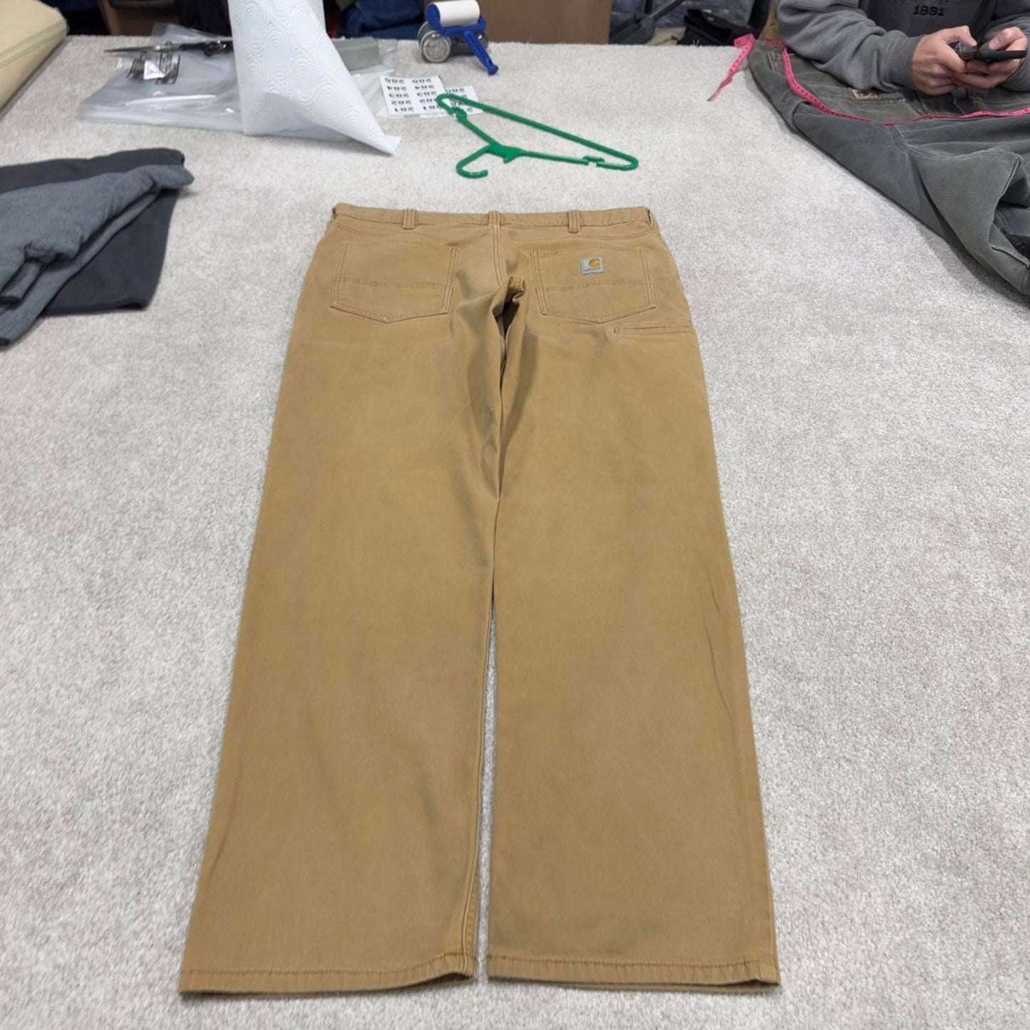 90s vintage Carhartt carpenter pants W38L32 Mens beige relaxed y2k style canvasy cargos trousers