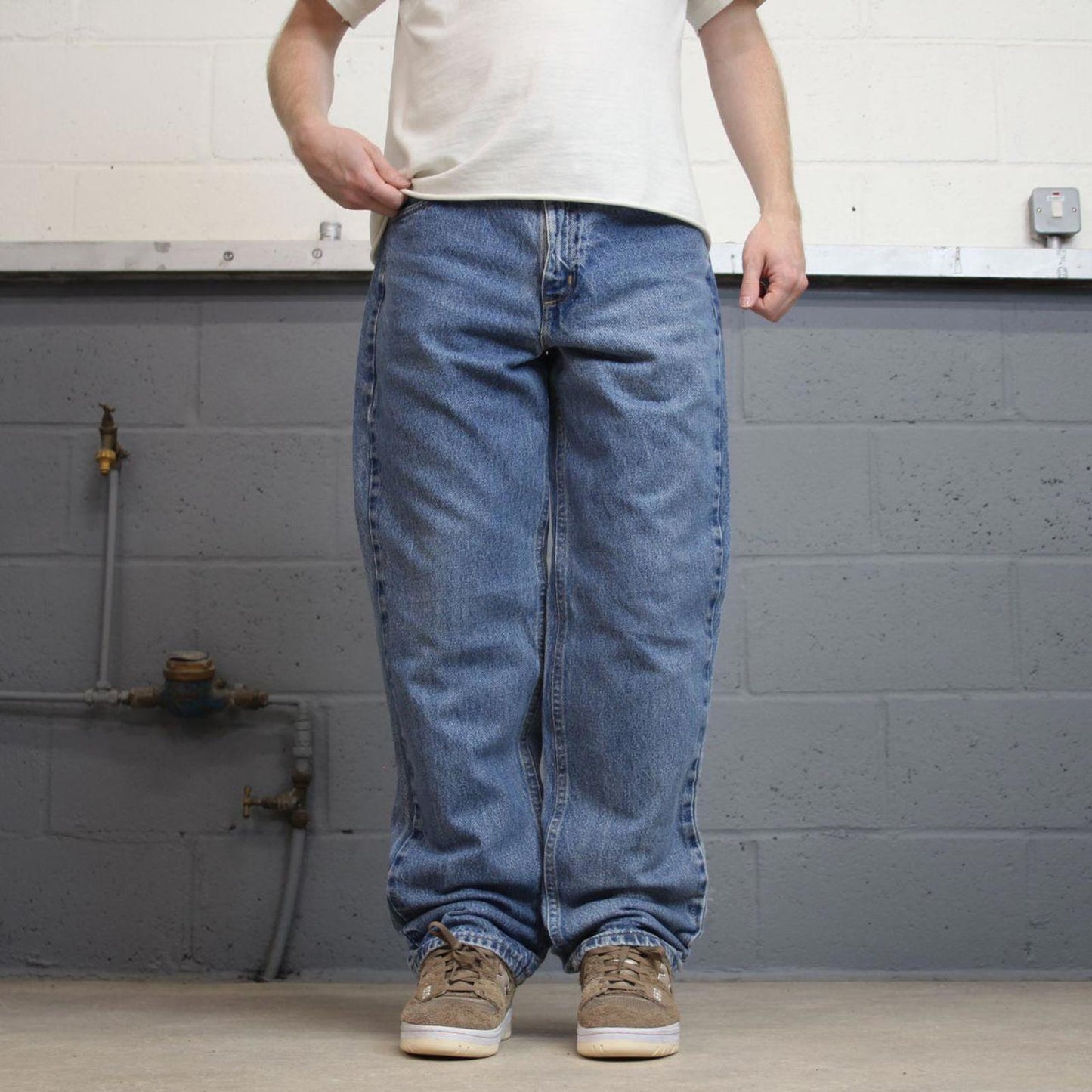 Blue Denim Carhartt jeans W35L32 90s style skater loose 5 pocket jeans