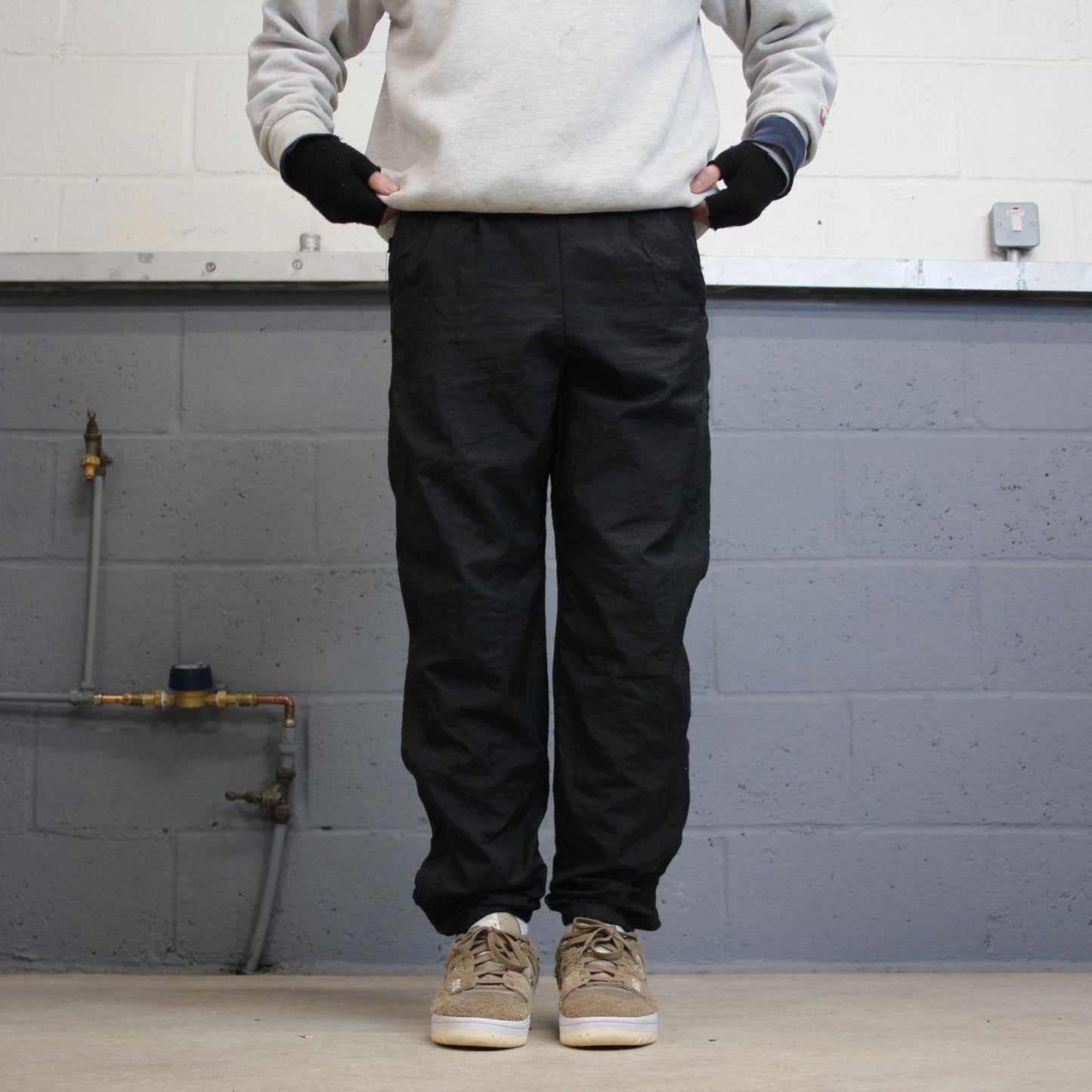 Black Nike trackies S 6-8 loose y2k floaty leg joggers embroidered logo
