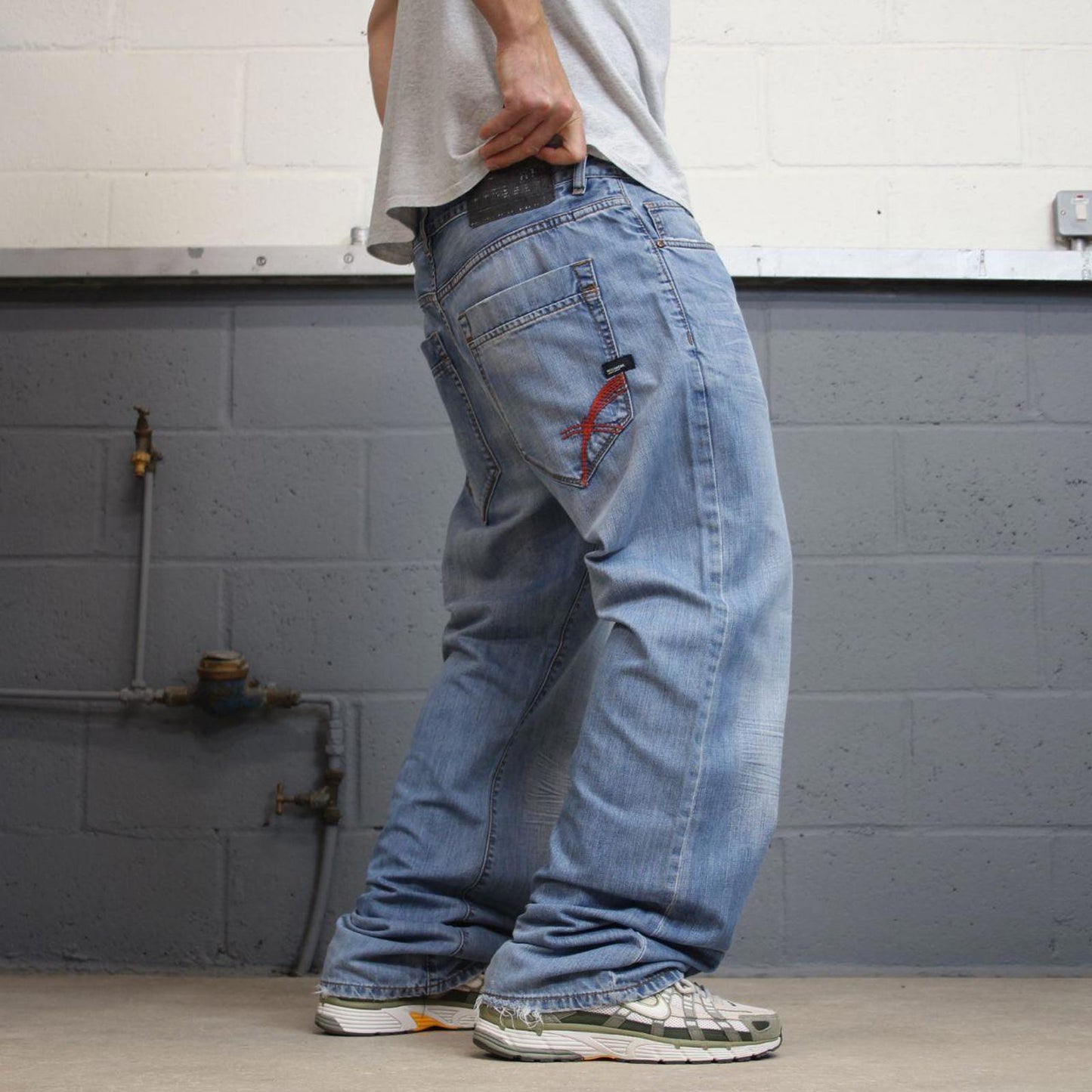 Loose Blue Rocawear jeans W38 L34 90s style hip hop jeans embroidered design