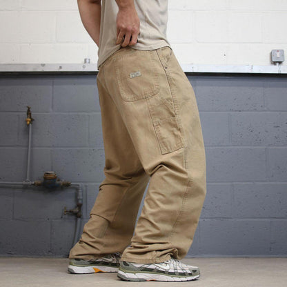 Tan Wrangler carpenter pants W42L32 loose cargo skater style trousers