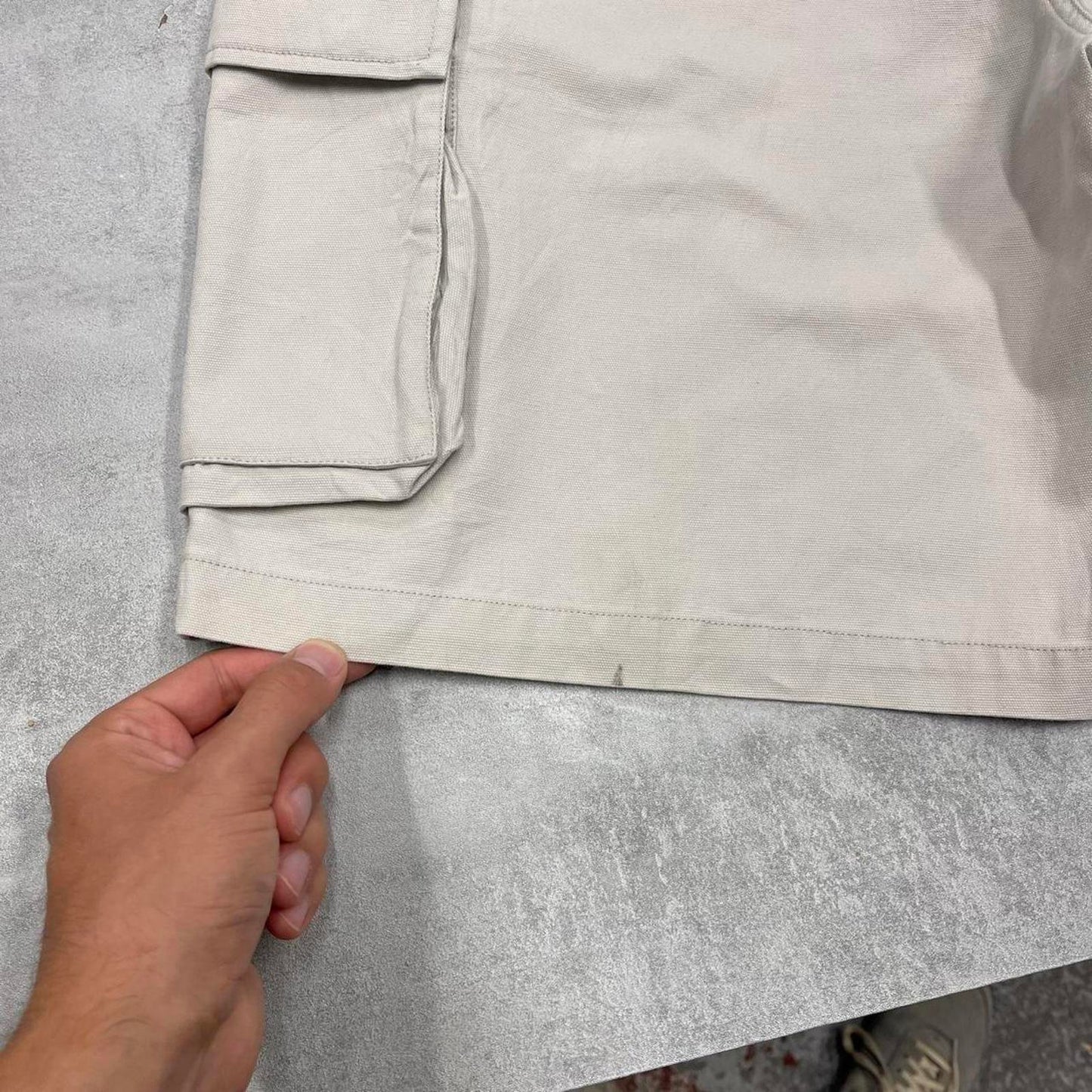 Beige IZOD cargo shorts W36