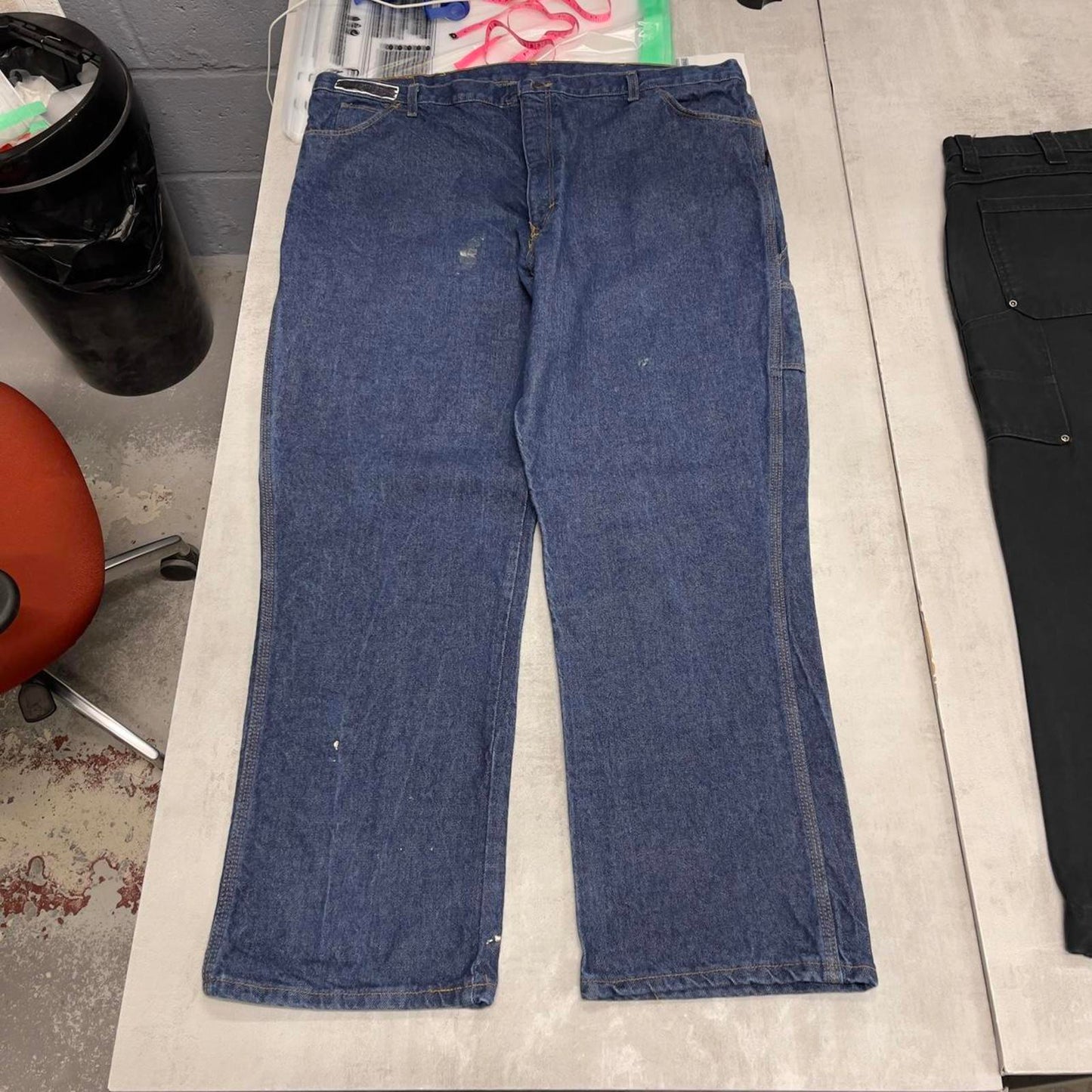 Mens UniFirst baggy carpenter jeans W46L32 wide leg thick denim work pants