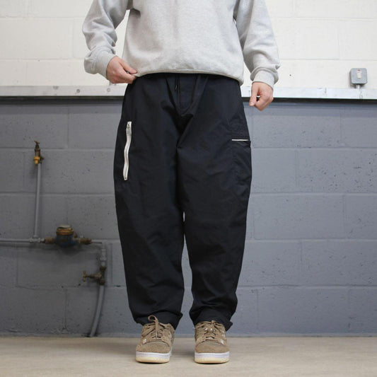 Black Nike trackies W38 loose y2k floaty leg joggers embroidered logo gym wear tracksuit bottoms