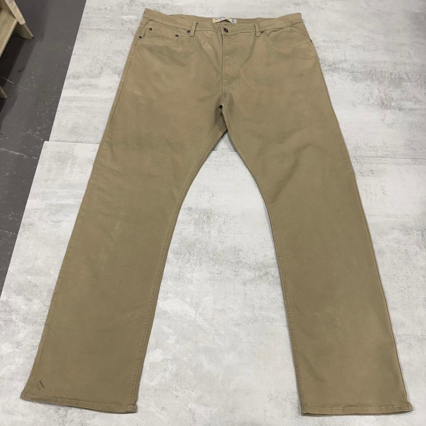 Wrangler pants W40L32 straight fit skater style trousers