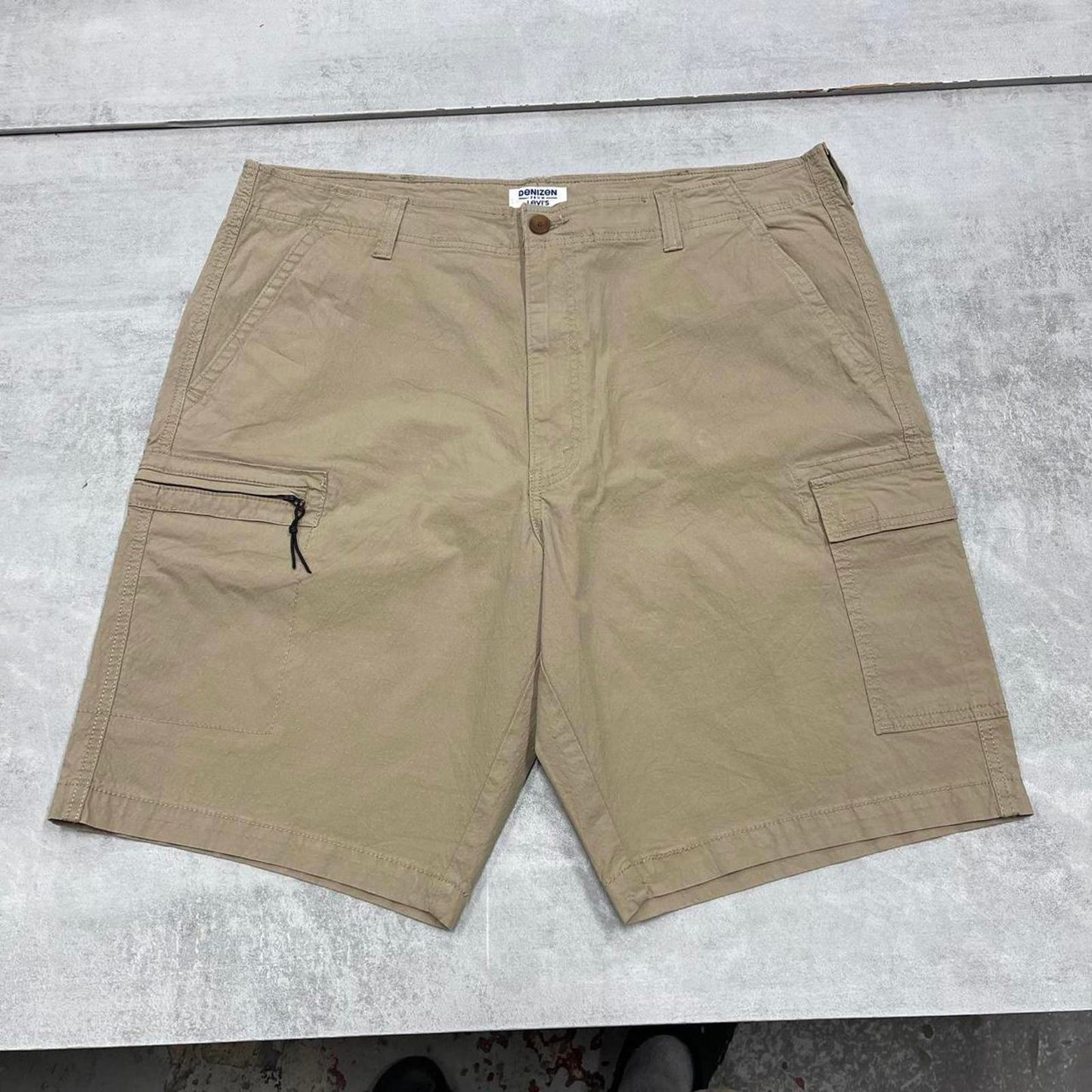 Mens Levis Denizen cargo shorts W40