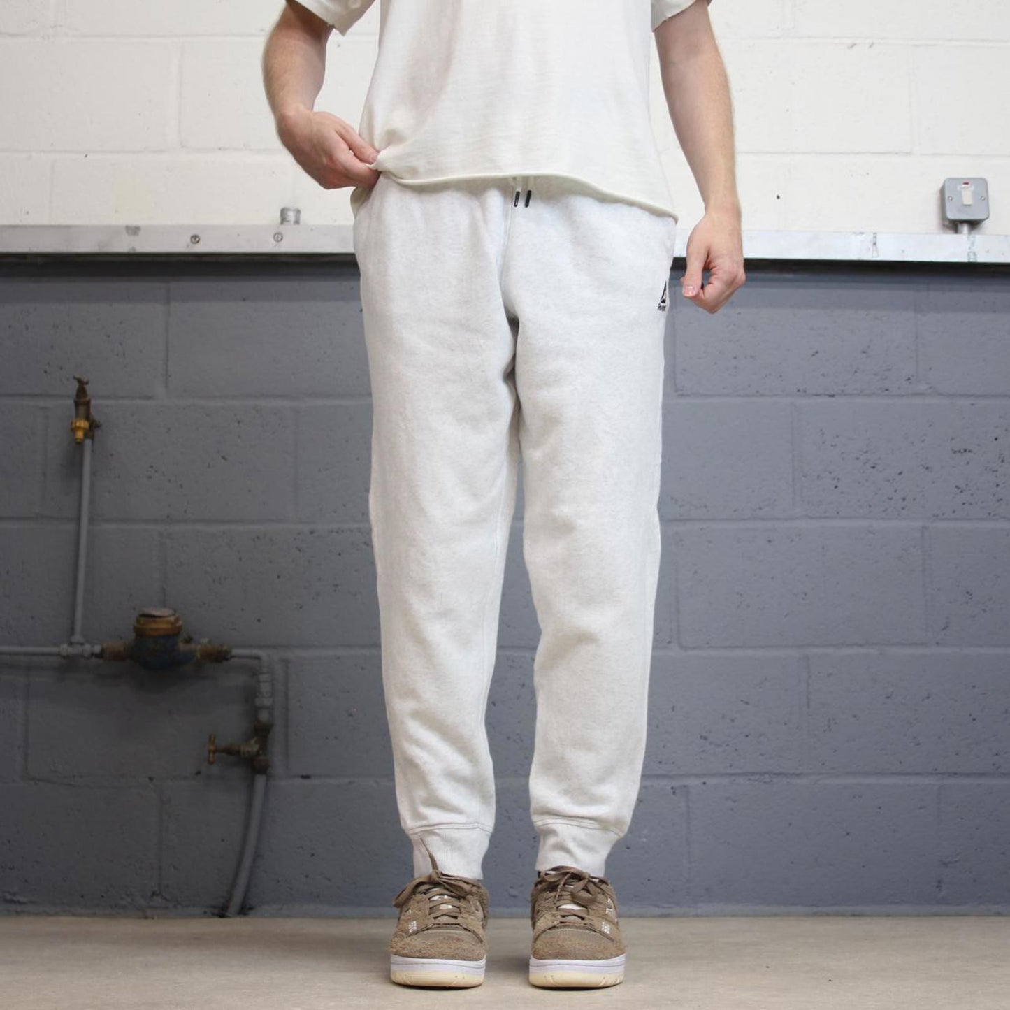 Y2k grey Reebok joggers L mens gym sweatpants drawstrings embroidered logo