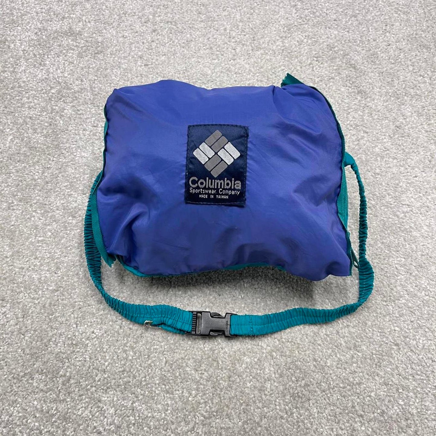 Vintage Y2K Columbia technical windbreaker jacket blue Pull over packable hooded coat pass pockets