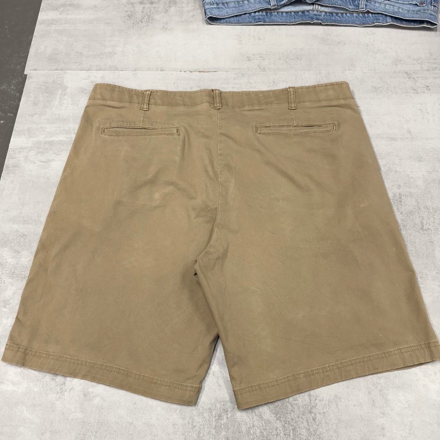 Loose Lee chino shorts W44