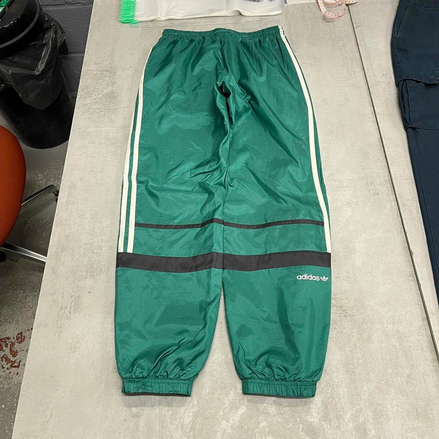 Adidas tracksuit bottoms S green y2k 90s style soft lined side stripe trackies