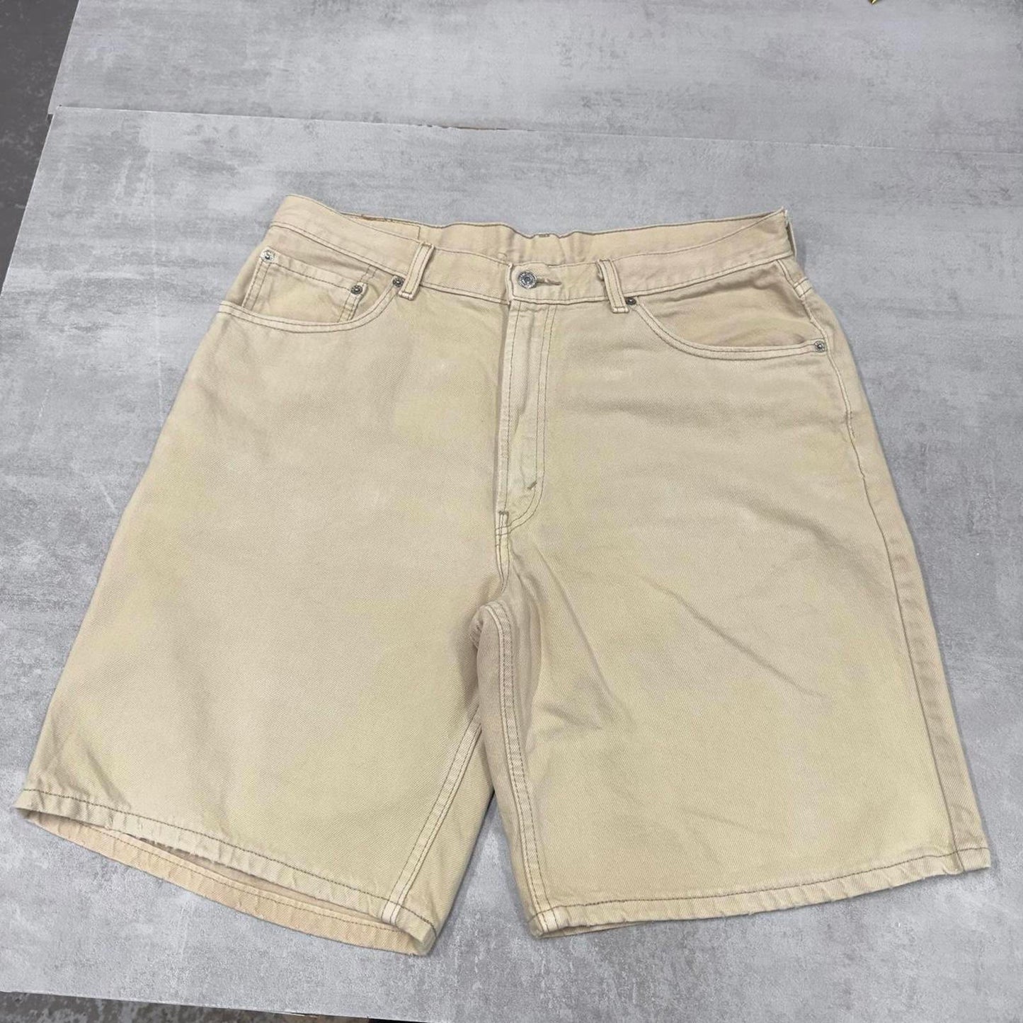 Beige Levi's 550 jorts W36