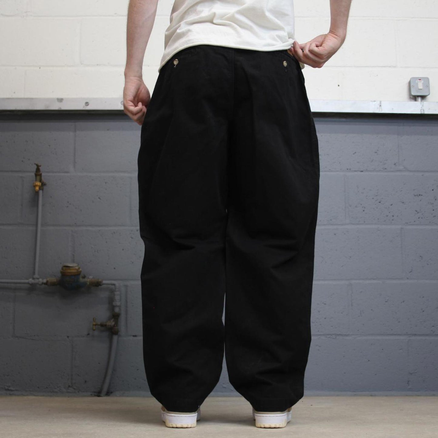 Baggy black pleated Carhartt pants W38L30