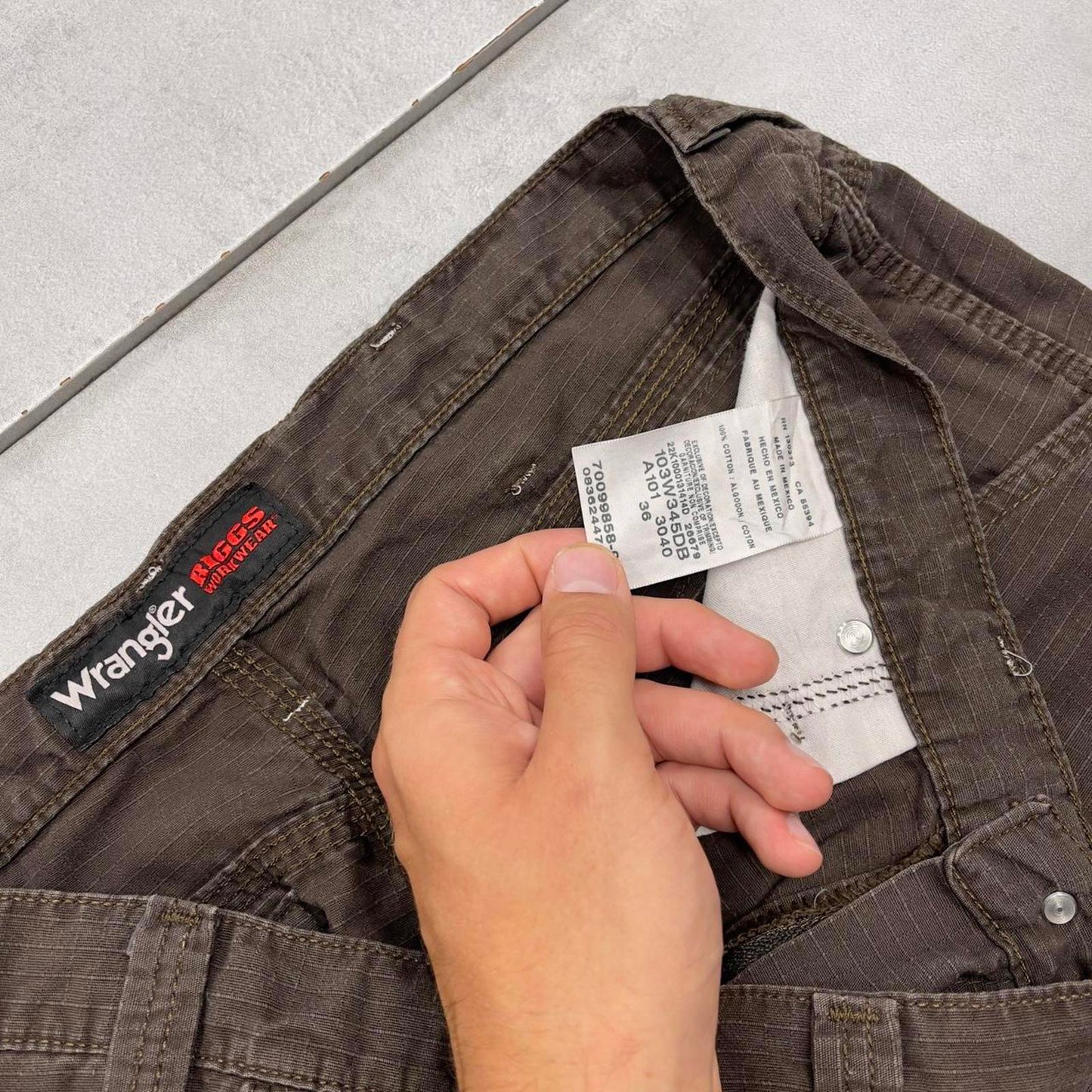 Mens baggy Wrangler carpenter shorts W36
