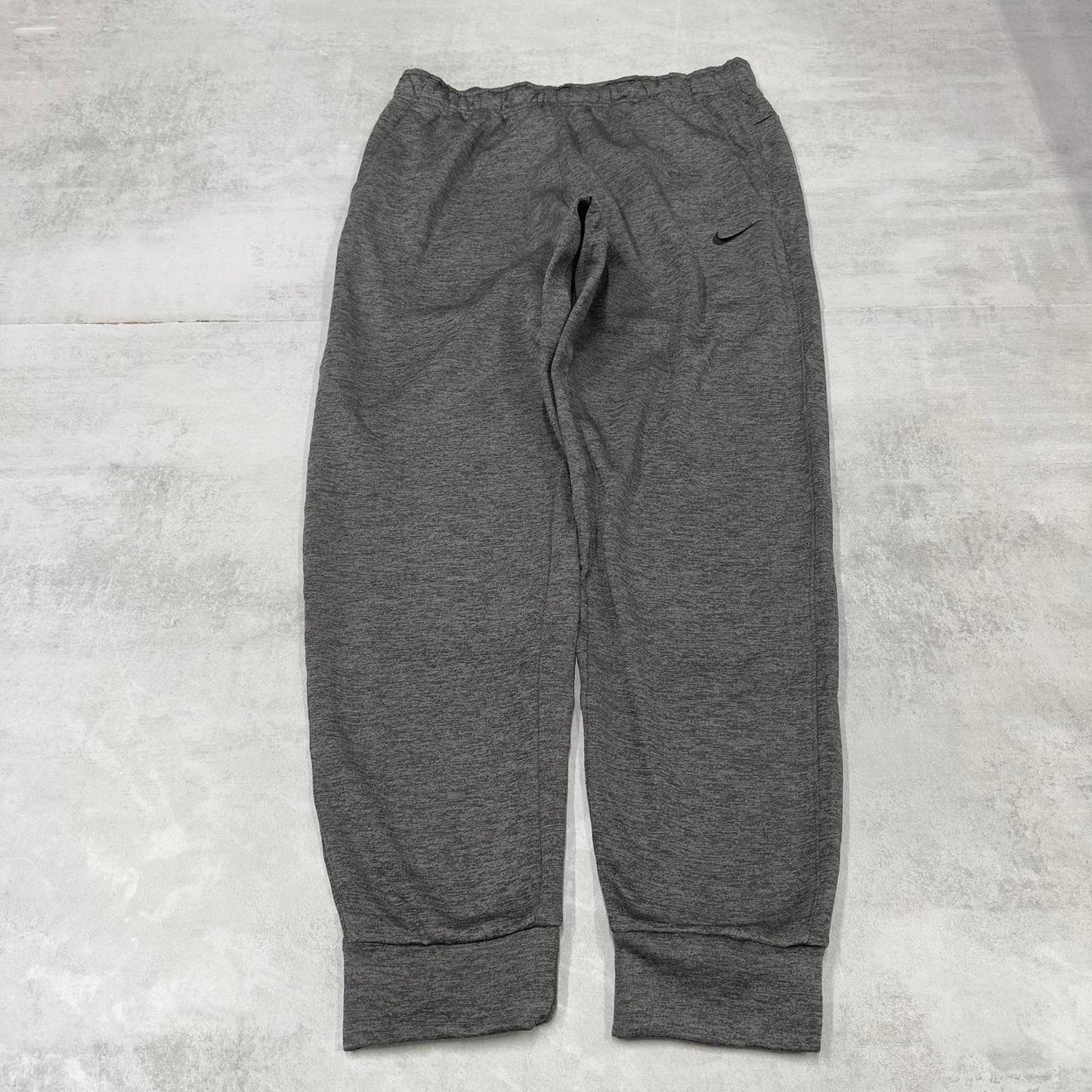 Nike Therma Fit Trackies Large Grey y2k 00s style loose leg joggers embroidered logo