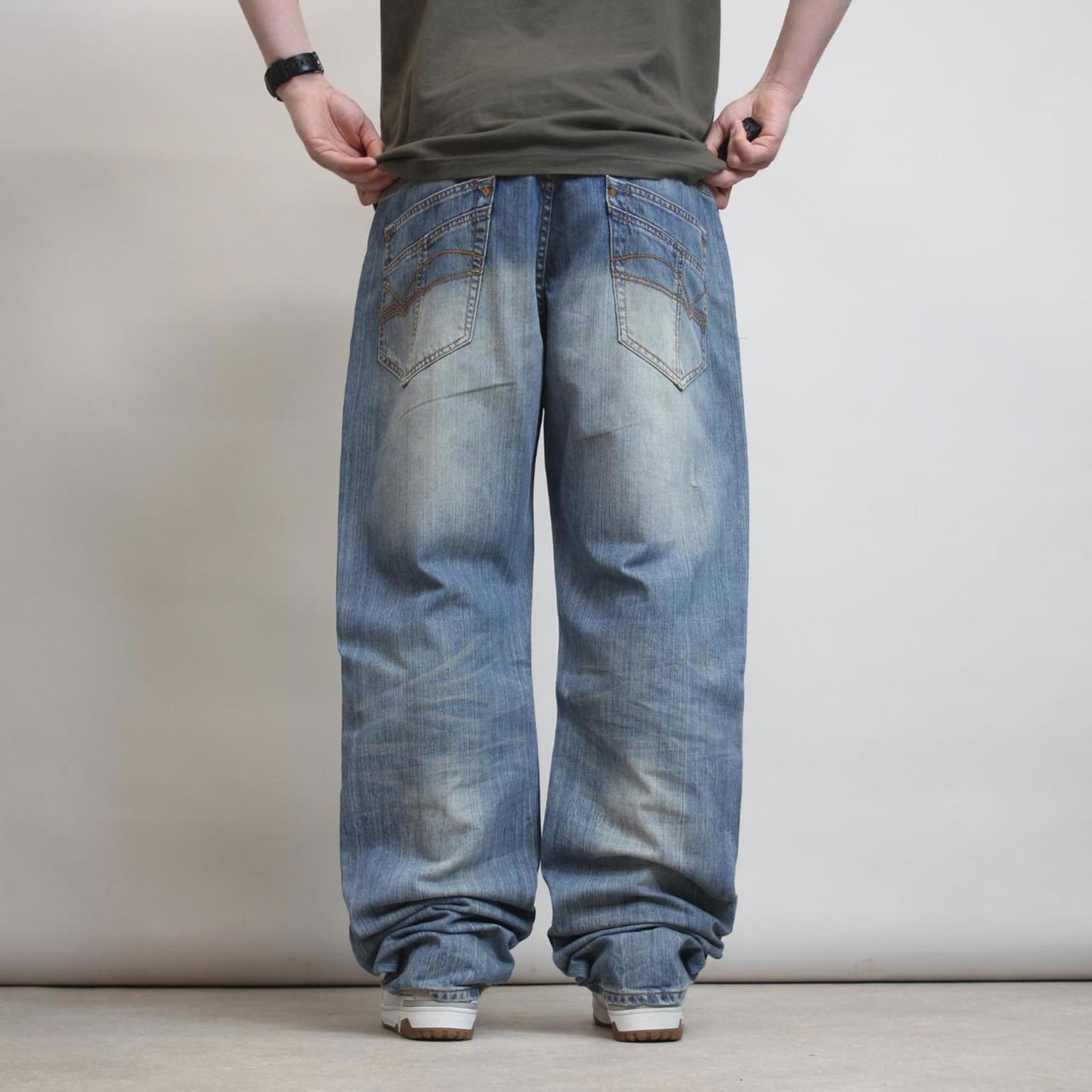 Blue Rocawear jeans W38 L36 loose leg y2k denim skate trousers embroidered detail