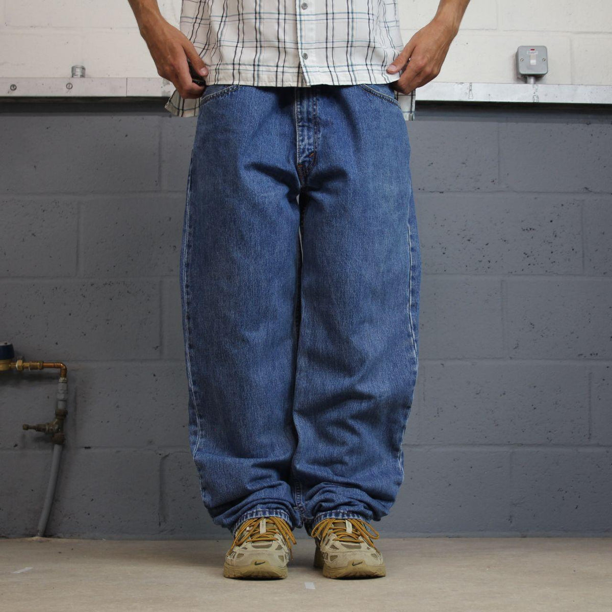 Levi’s 550 jeans Y2K blue denim loose leg 2000s style pants red tab logo