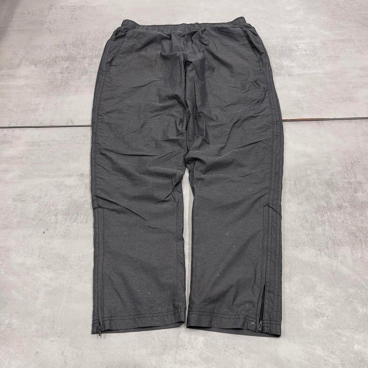 Grey Adidas trackies XL y2k sportswear track pants print logo side stripes mesh lined