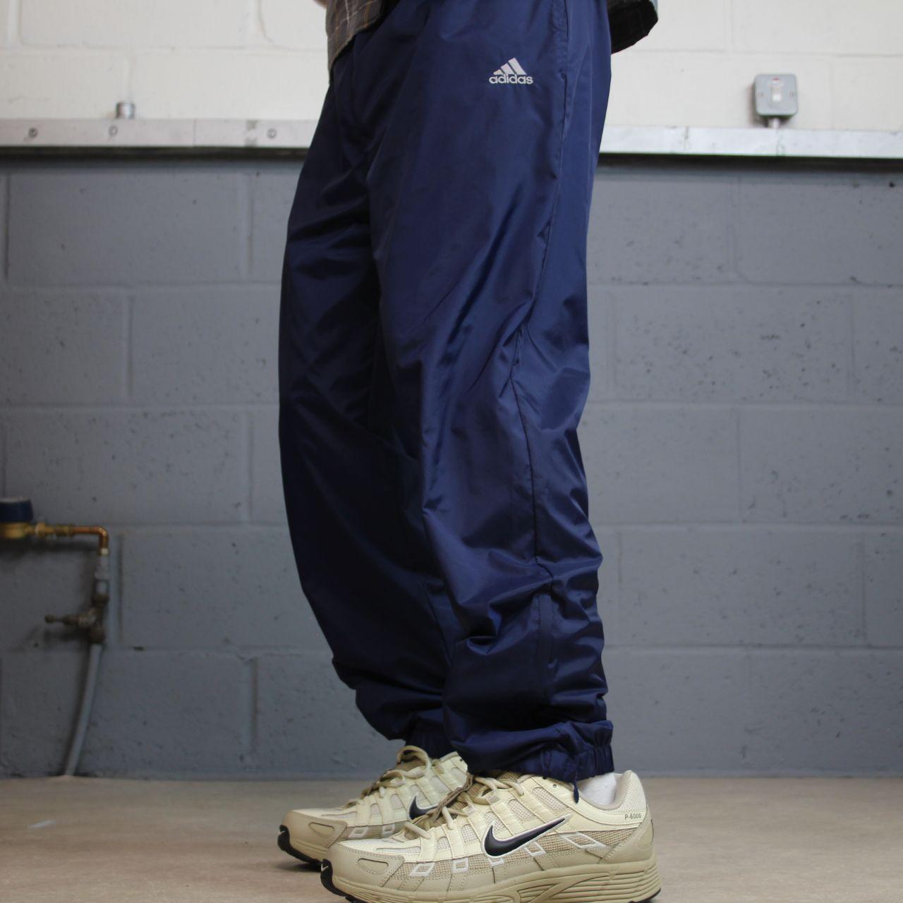 Y2K Adidas tracksuit bottoms loose leg navy small Loose lined embroidered logo casual track pants