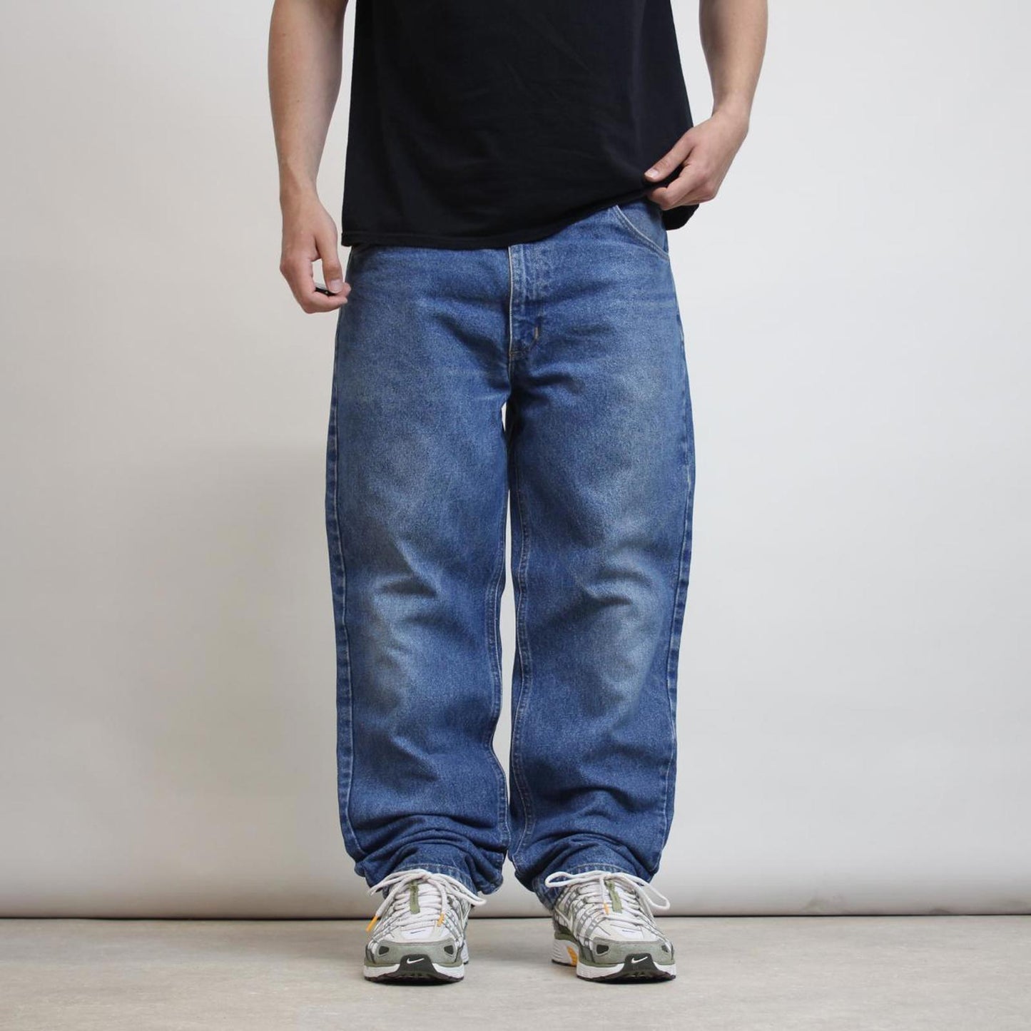 Mens vintage Carhartt jeans W40 L32 Loose traditional fit thick denim work jeans