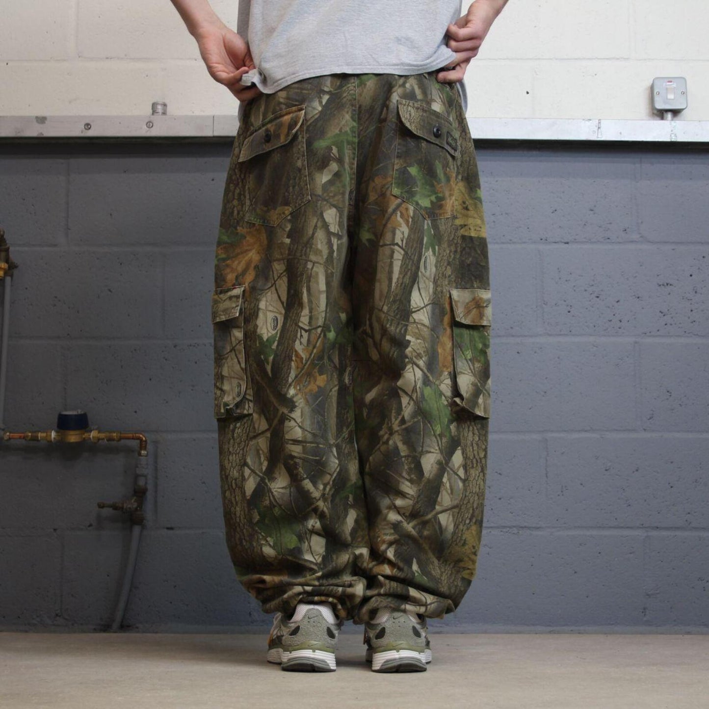 Vintage Liberty baggy camo cargo pants khaki Loose leg camouflage Y2K hunting style trousers