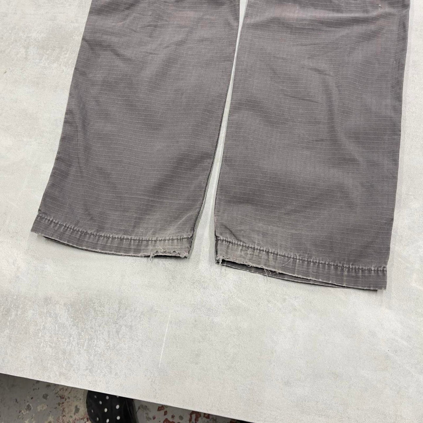 Grey Carhartt cargo pants W31L32