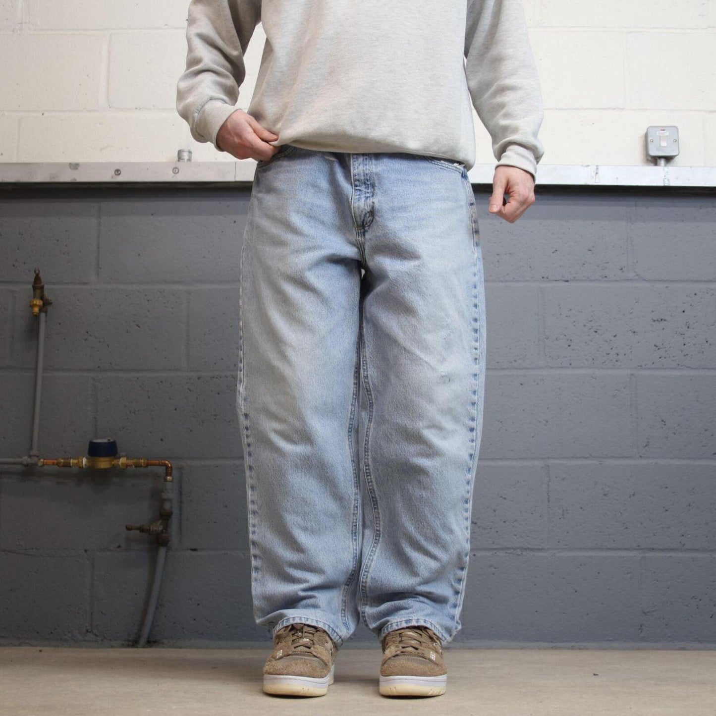Vintage Carhartt jeans denim skate style workwear pants lightwash blue