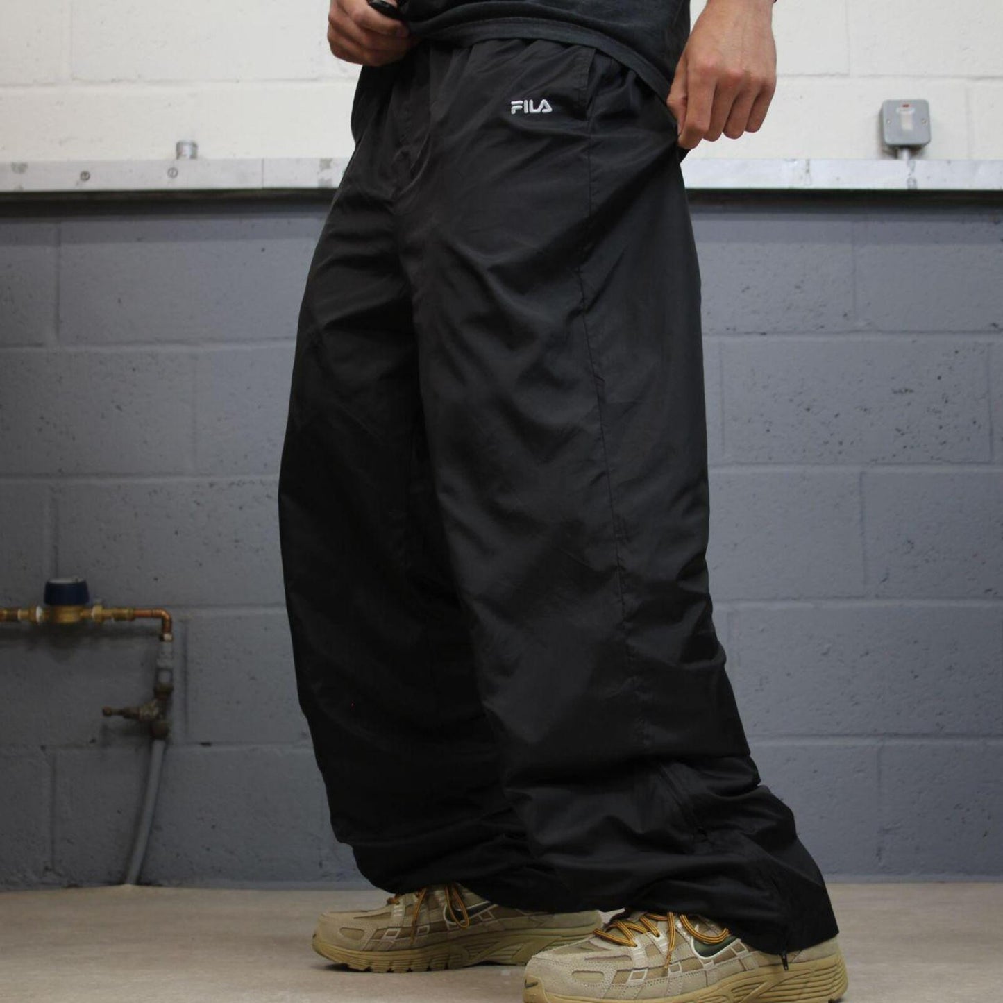 FILA baggy tracksuit bottoms y2k black Loose lined embroidered drawstring track pants