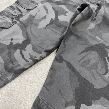Camo Wrangler cargo pants W34L30 faded grey camouflage straight y2k style cargo trousers