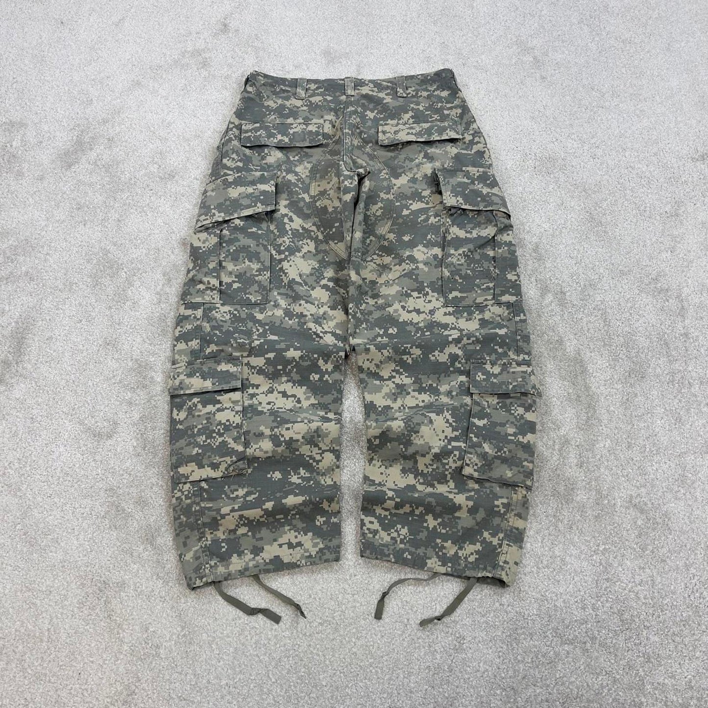 Vintage green US Army cargo pants Small W32L29 baggy digital camouflage trousers double knee