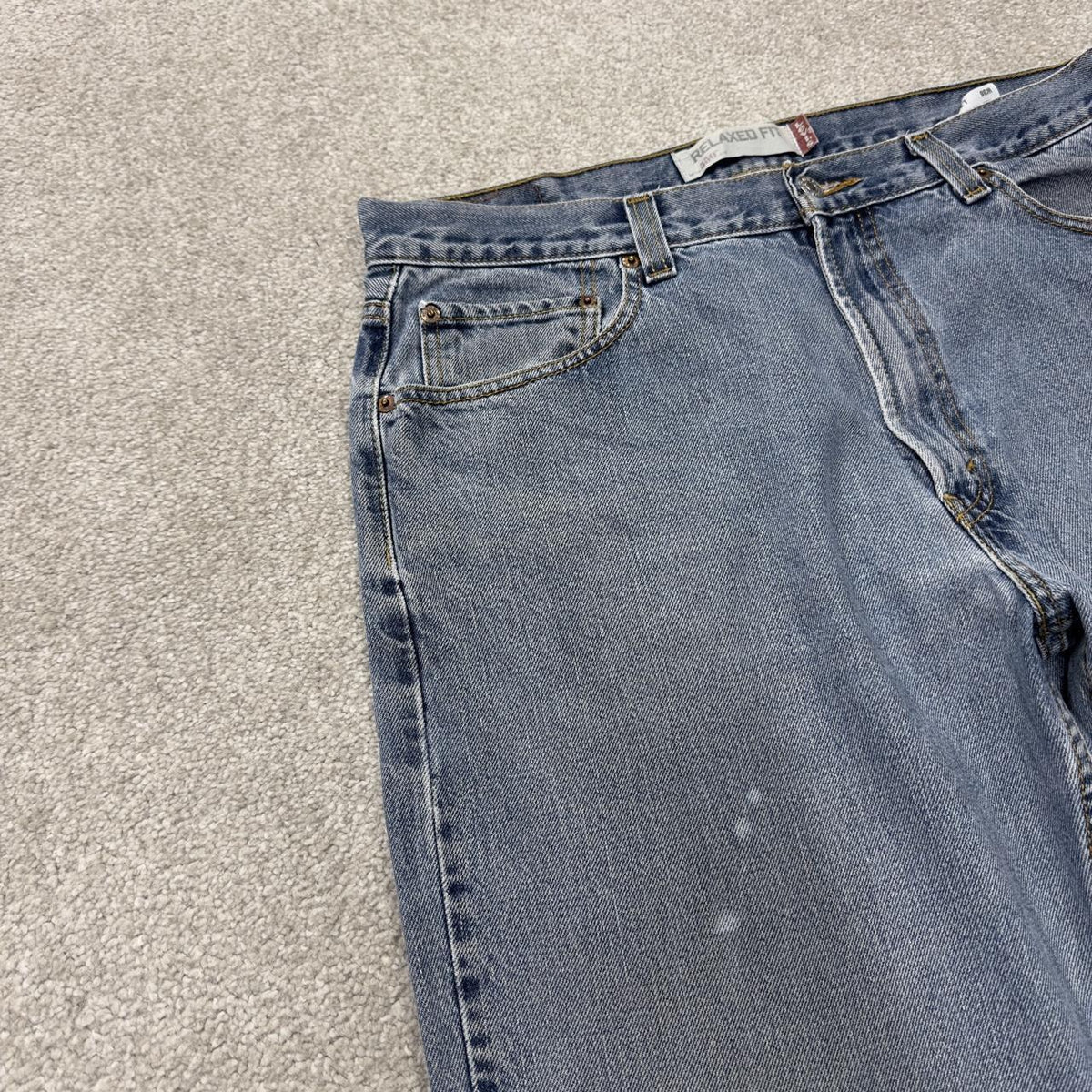 Levi’s 550 jeans Y2K blue relaxed denim Levi’s loose leg 2000s style pants red tab logo